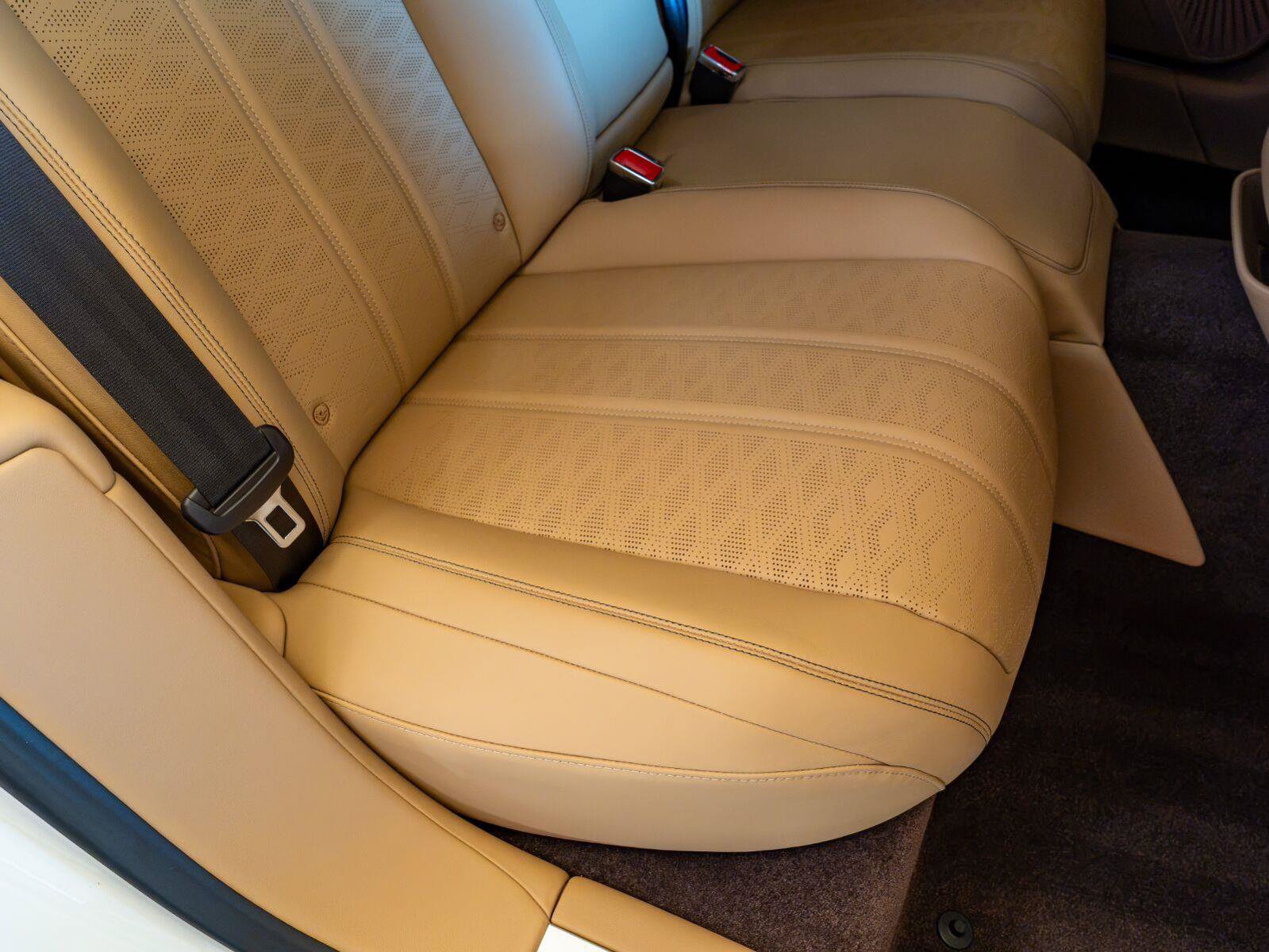 Used 2025 Bentley Flying Spur Plug-In Hybrid AWD/4WD image 30