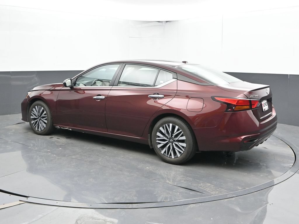Used 2024 Nissan Altima 2.5 SV FWD image 10