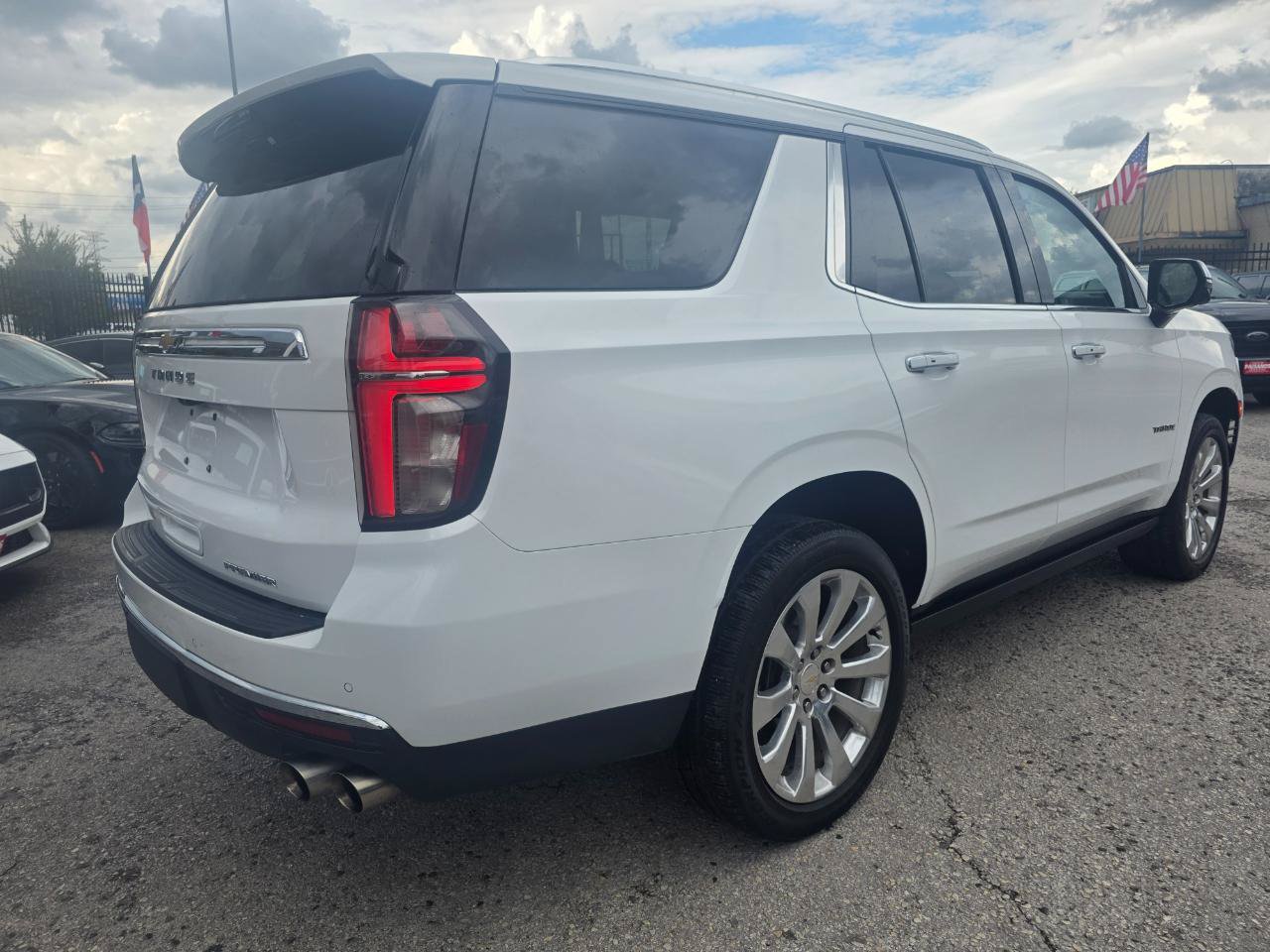Used 2021 Chevrolet Tahoe Premier w/ Premium Package RWD image 5