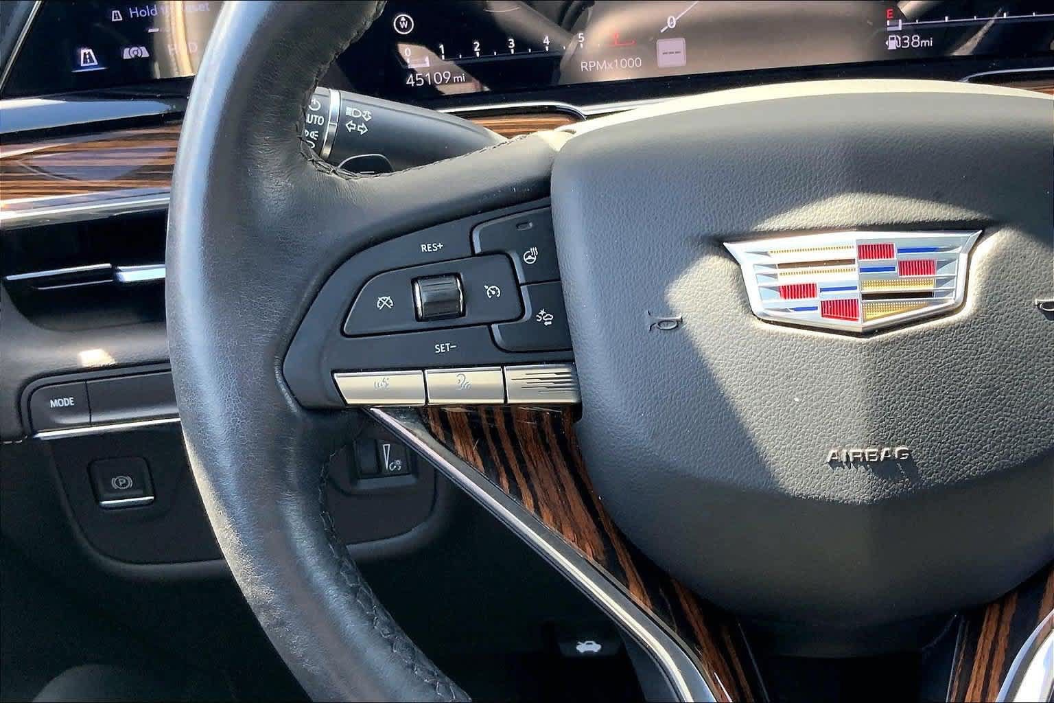 Used 2022 Cadillac Escalade Premium Luxury RWD image 24