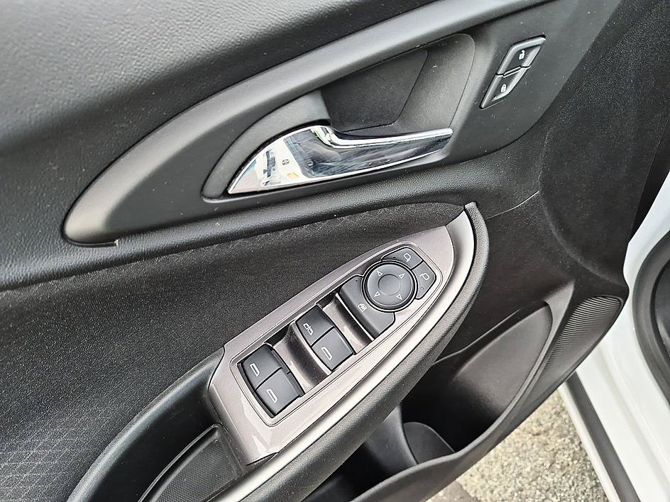 Used 2024 Chevrolet Malibu LT FWD image 13