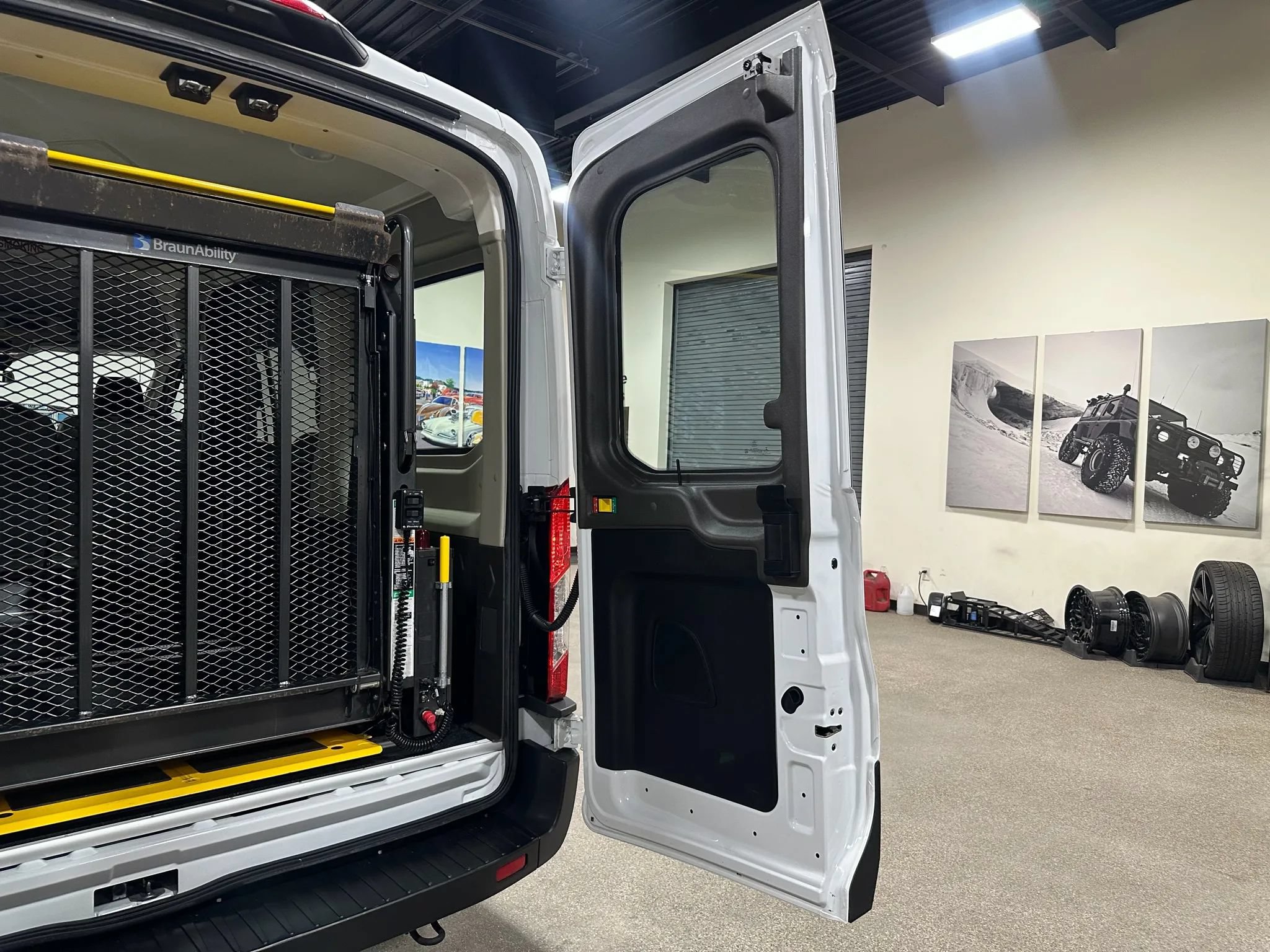Used 2020 Ford Transit 150 Medium Roof RWD image 22