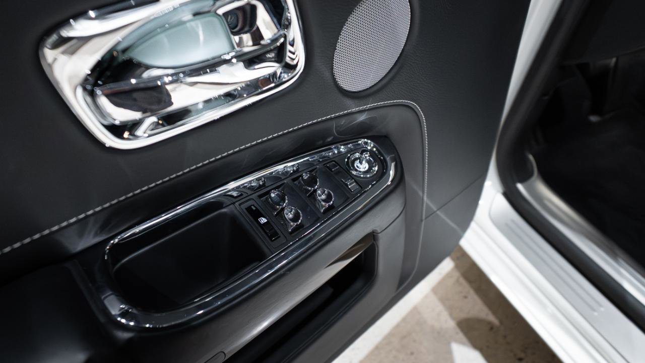 Used 2017 Rolls-Royce Ghost image 40