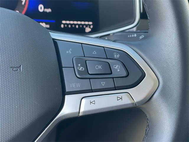 Used 2025 Volkswagen Taos SE image 9