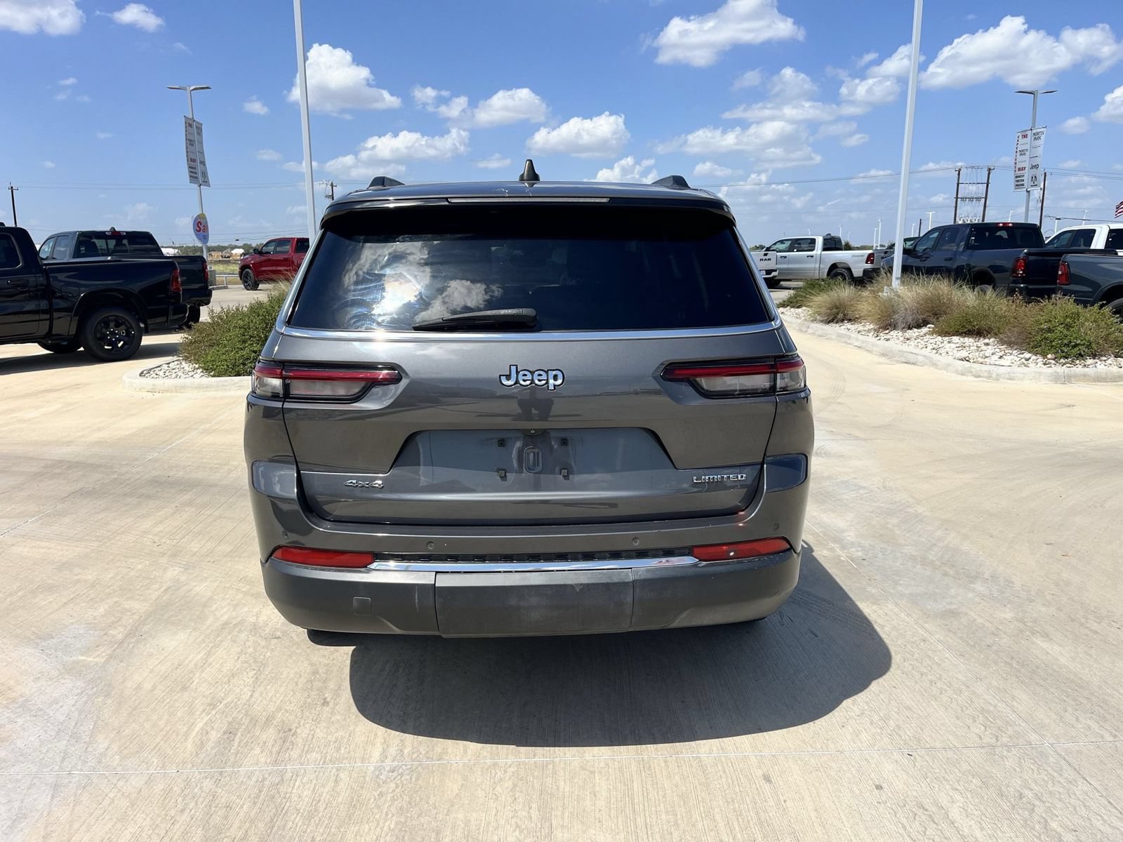 Used 2023 Jeep Grand Cherokee L Limited RWD image 4