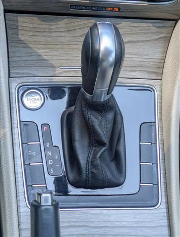 Used 2017 Volkswagen Passat 1.8T SE FWD image 13