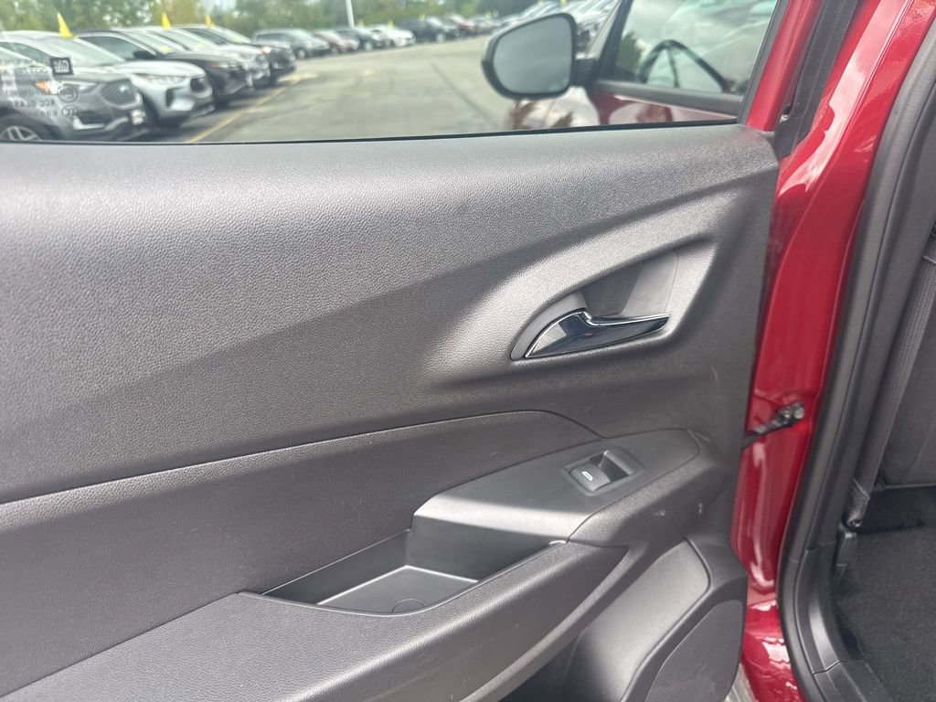 Used 2025 Chevrolet Trax LS image 21