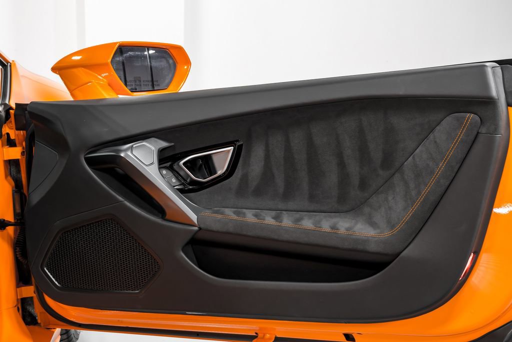 Used 2015 Lamborghini Huracan LP 610-4 image 32