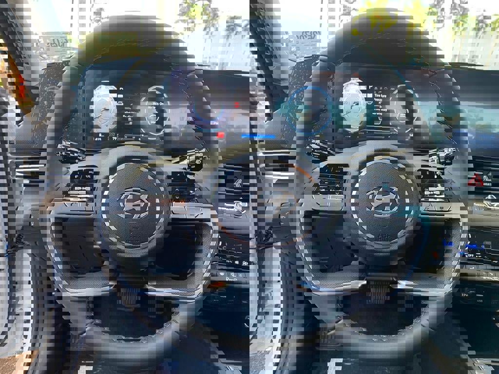 New 2025 Hyundai Elantra SEL image 14