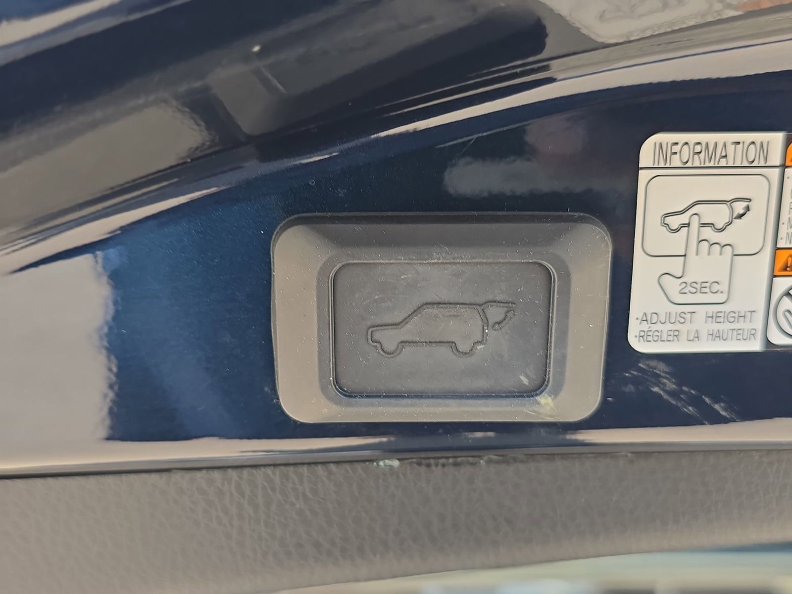 Used 2017 Toyota RAV4 Limited w/ Carpet Mat Package AWD/4WD image 17