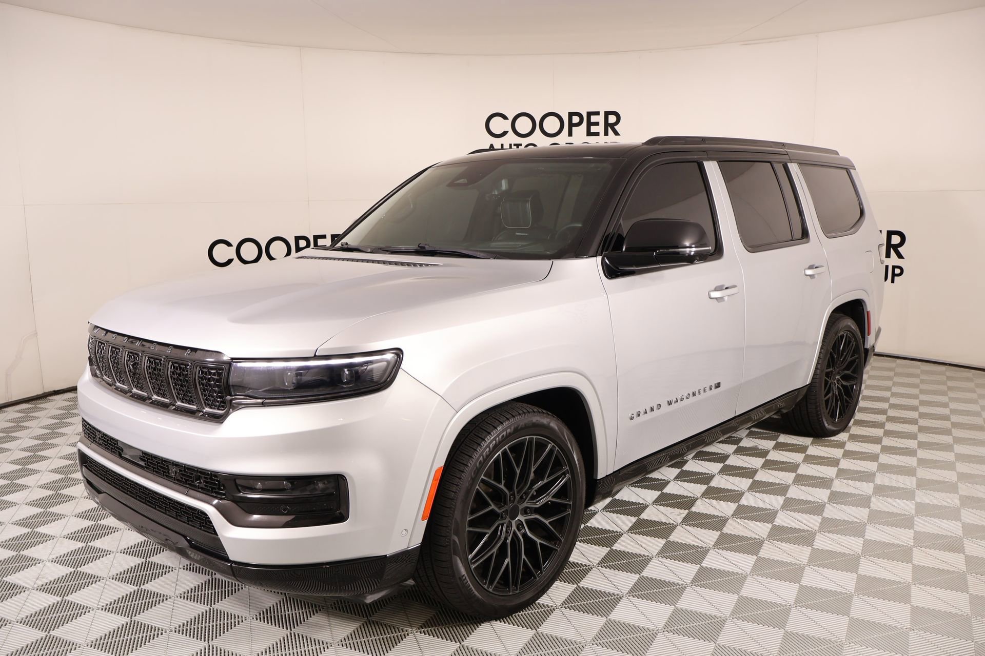 Used 2024 Jeep Grand Wagoneer Series II w/ Quick Order Packagew 28T AWD/4WD image 11