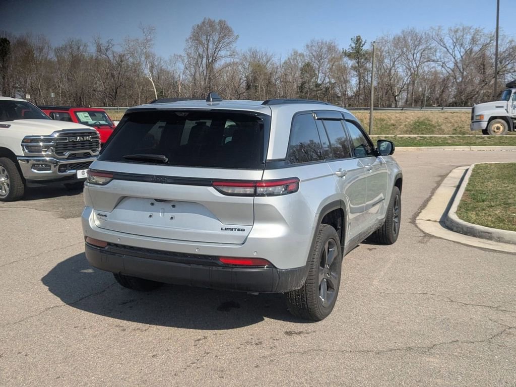 Used 2025 Jeep Grand Cherokee Limited w/ Luxury Tech Group II AWD/4WD image 5