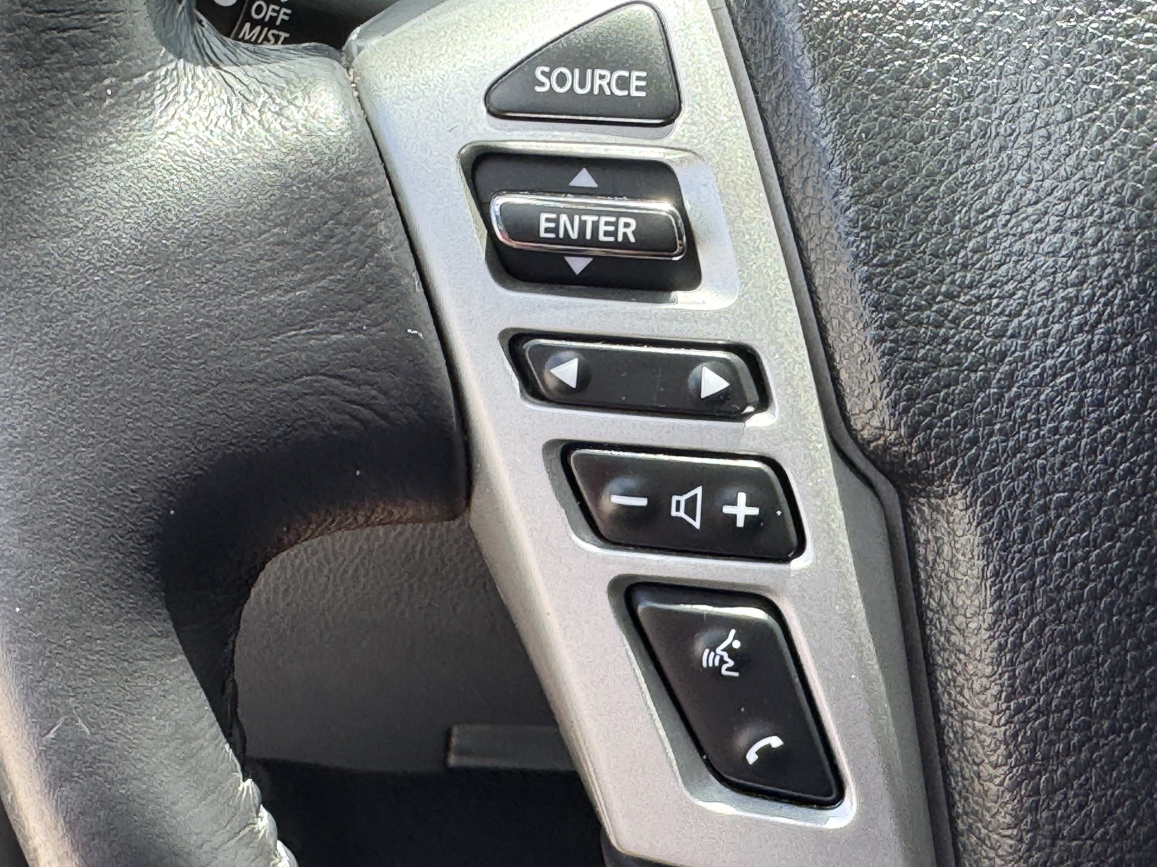 Used 2020 Nissan Titan SL w/ Moonroof Package AWD/4WD image 24