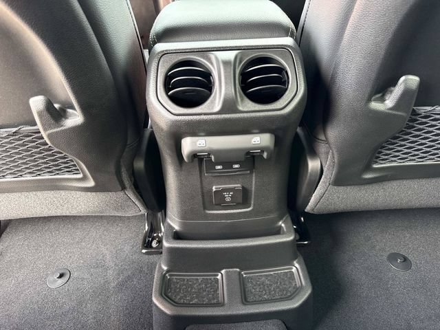 New 2026 Jeep Wrangler Unlimited Sahara w/ Whitecap Package AWD/4WD image 31