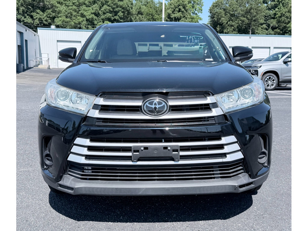 Used 2019 Toyota Highlander LE FWD image 3