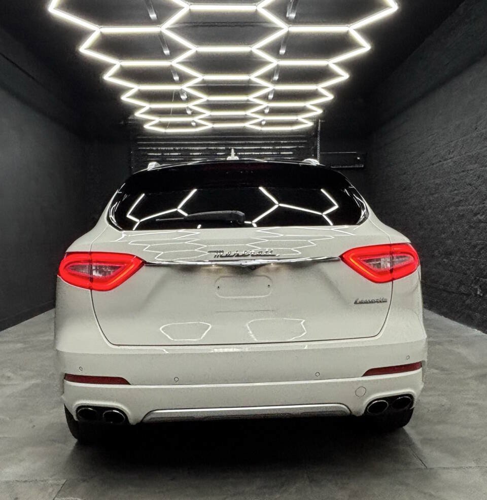 Used 2017 Maserati Levante w/ Luxury Package AWD/4WD image 9