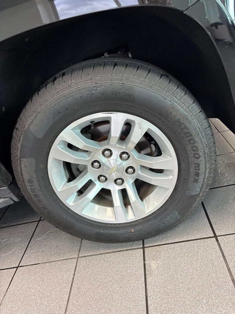 Used 2019 Chevrolet Suburban LT RWD image 11