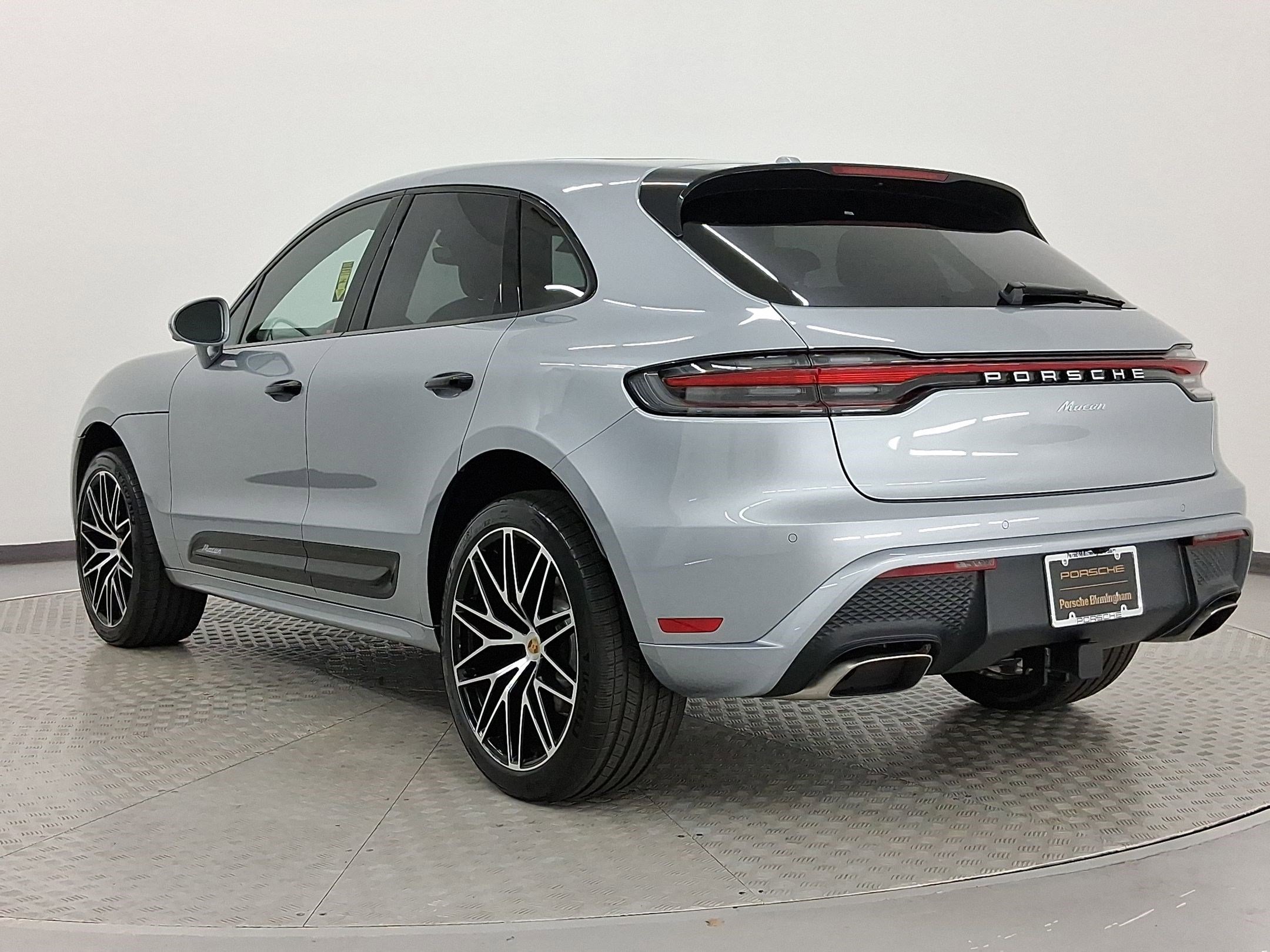 Used 2026 Porsche Macan image 3