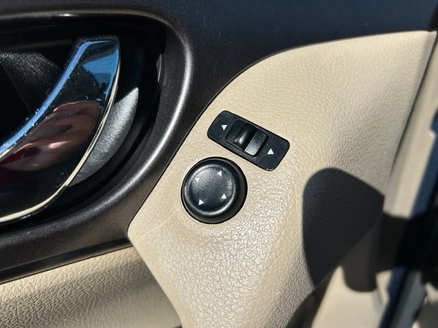 Used 2015 Nissan Rogue S AWD/4WD image 26