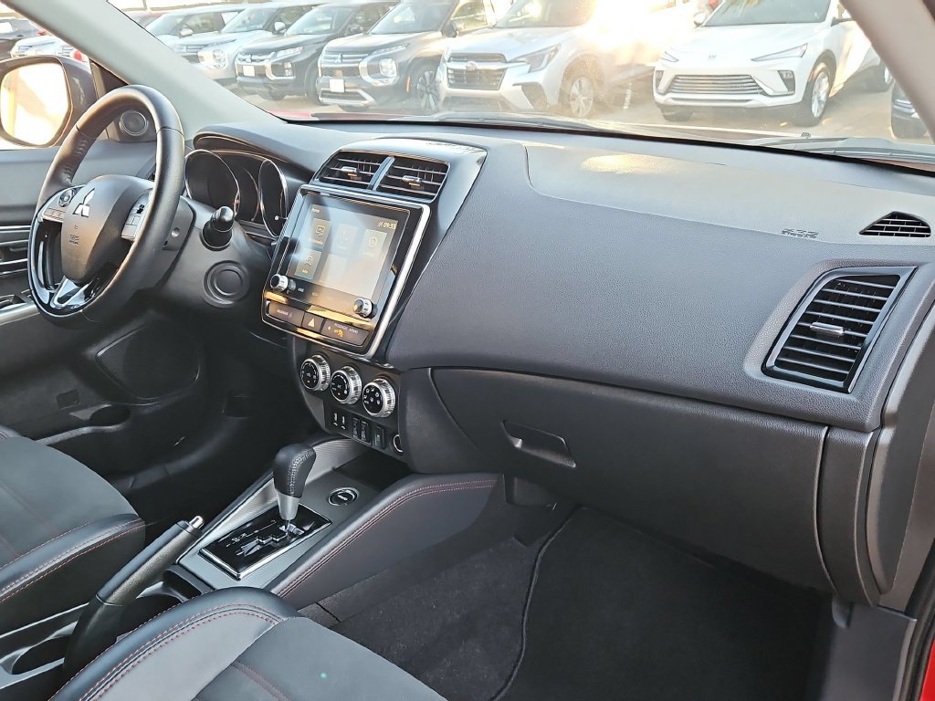 Used 2025 Mitsubishi Outlander Sport AWD image 32