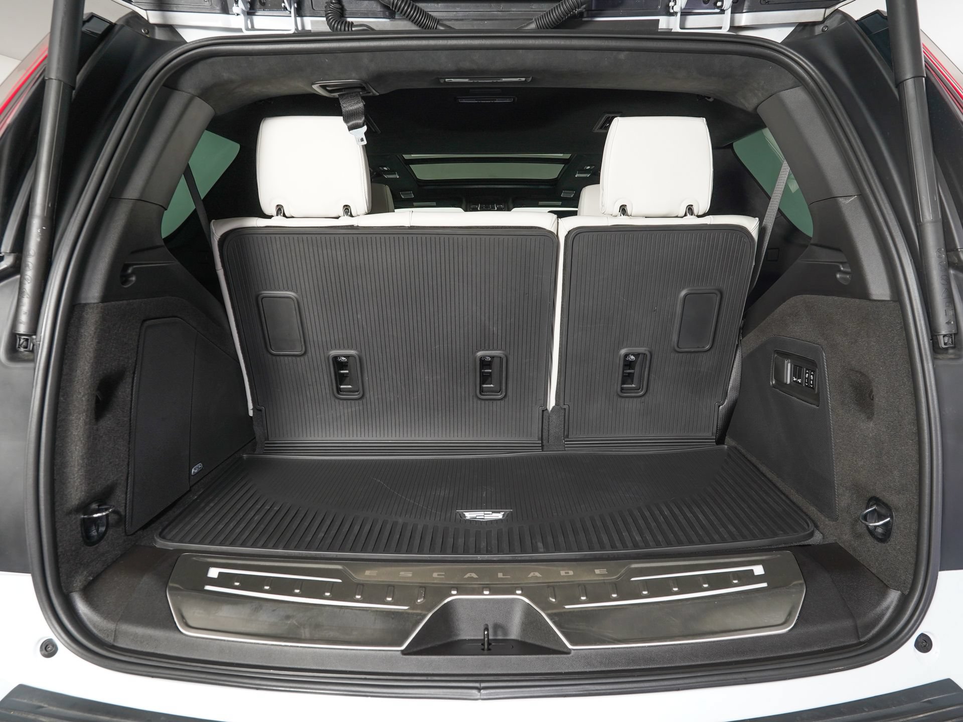 Used 2026 Cadillac Escalade Platinum Luxury w/ LPO, Floor Liner Package AWD/4WD image 12