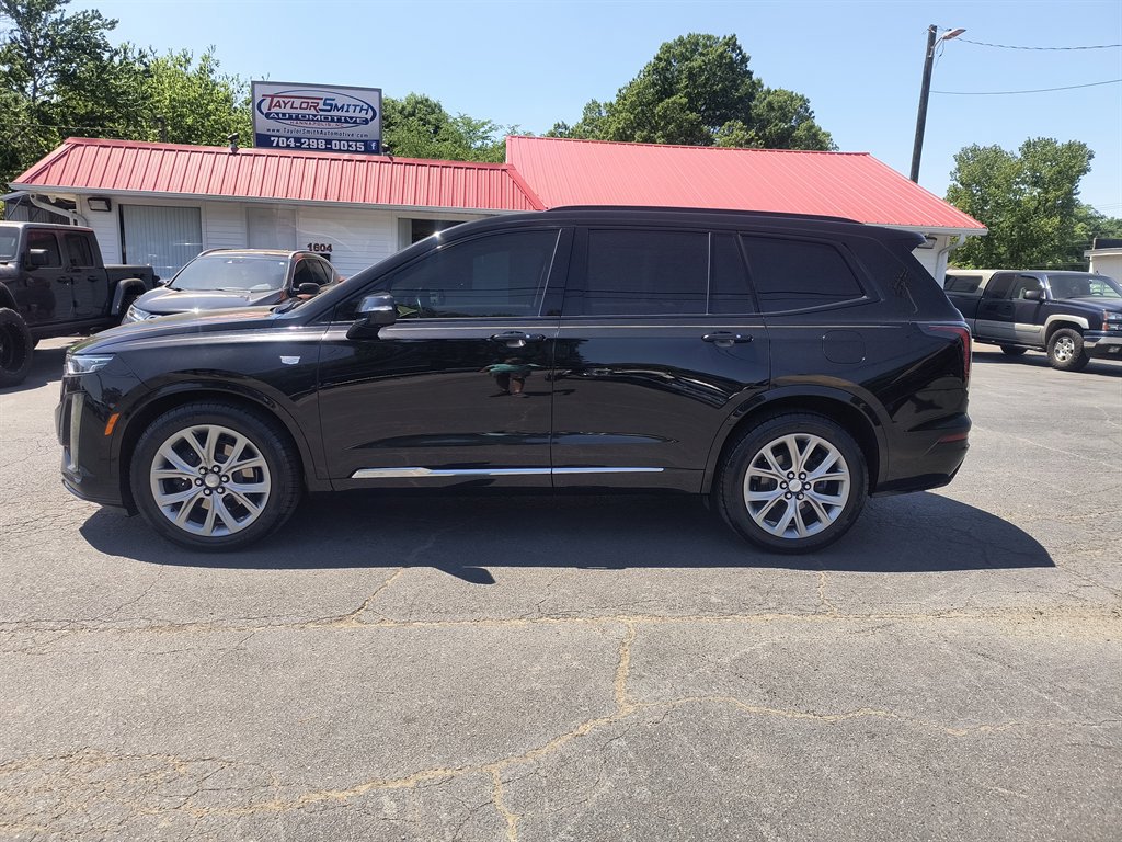 Used 2020 Cadillac XT6 Sport w/ Platinum Package AWD/4WD image 2