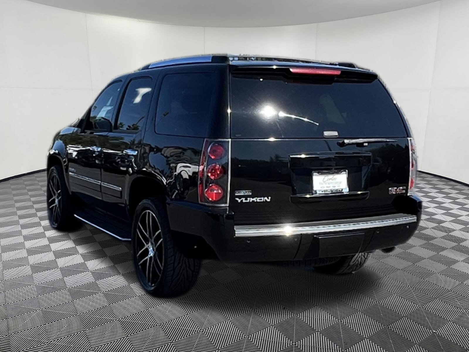 Used 2010 GMC Yukon Denali AWD/4WD image 4