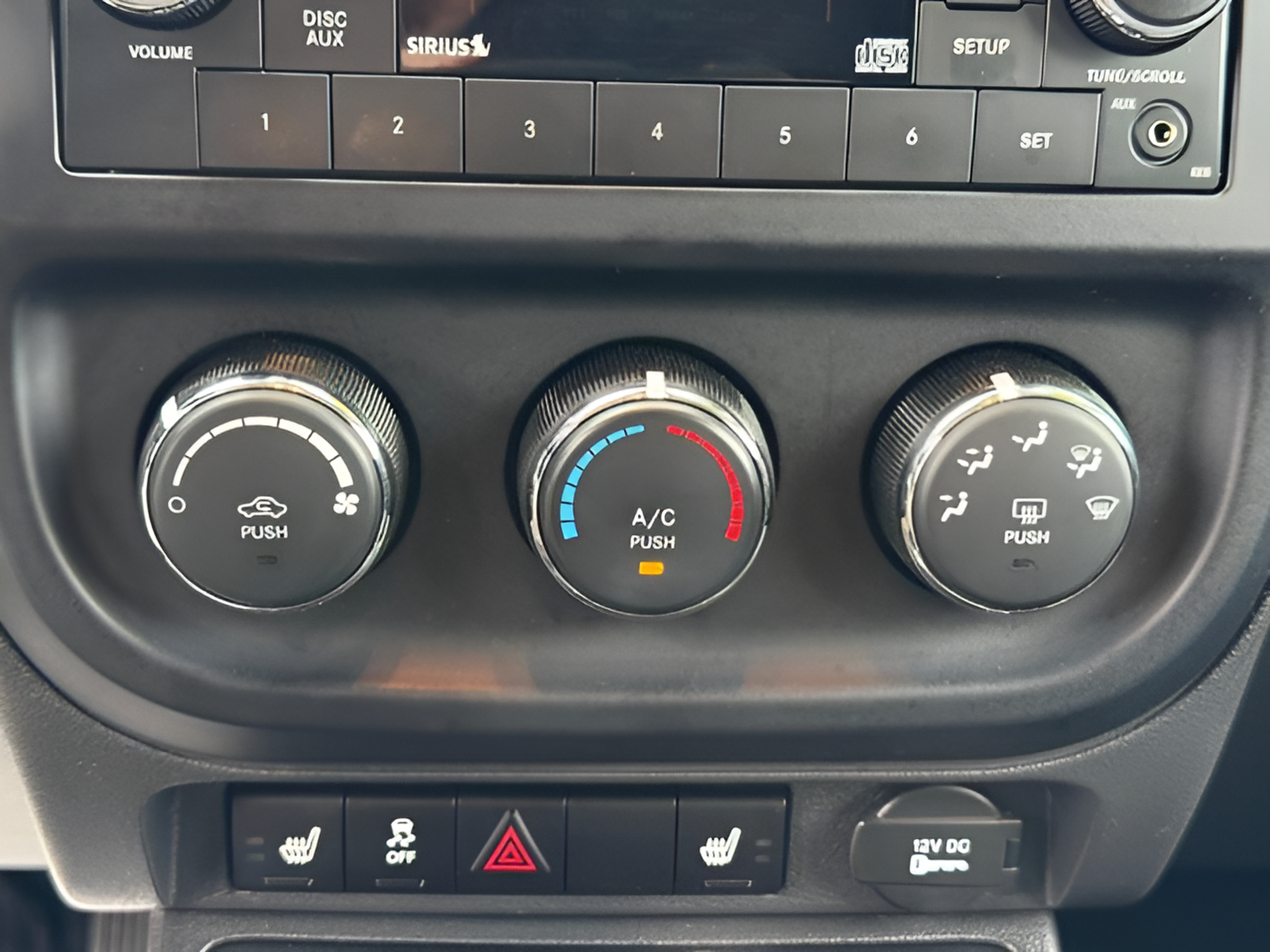 Used 2012 Jeep Compass Latitude w/ Sun/Sound Group FWD image 24