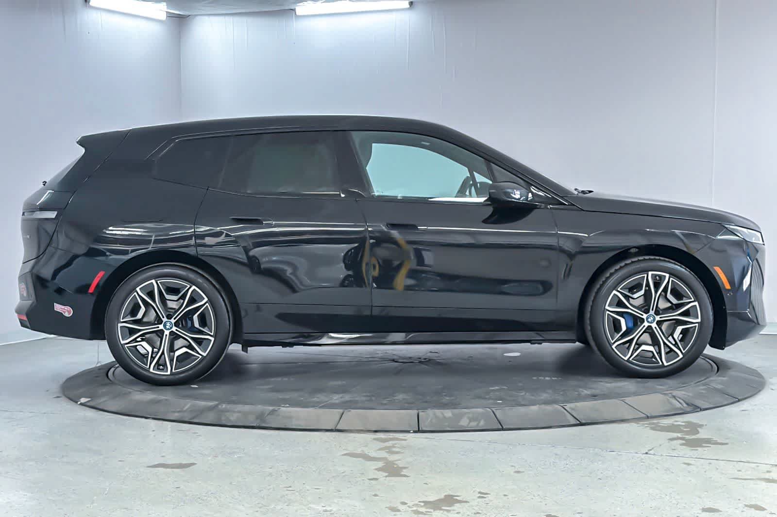 Used 2024 BMW iX xDrive50 w/ Premium Package AWD/4WD image 8