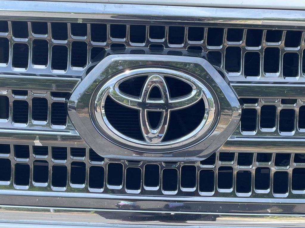 Used 2017 Toyota Tacoma TRD Sport w/ Tow Package RWD image 7