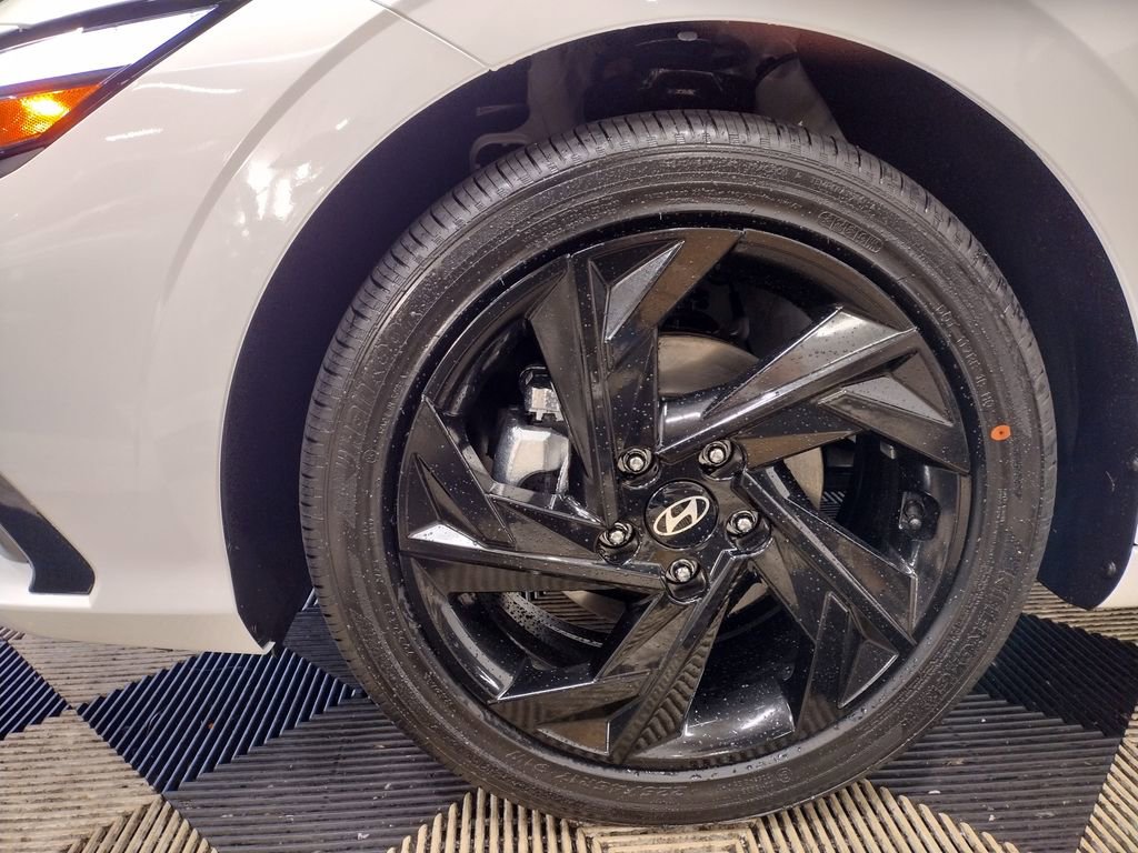 New 2026 Hyundai Elantra SEL Sport FWD image 5