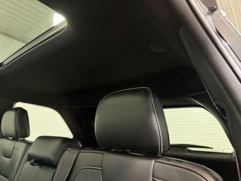Used 2024 Jeep Grand Cherokee Overland AWD/4WD image 48