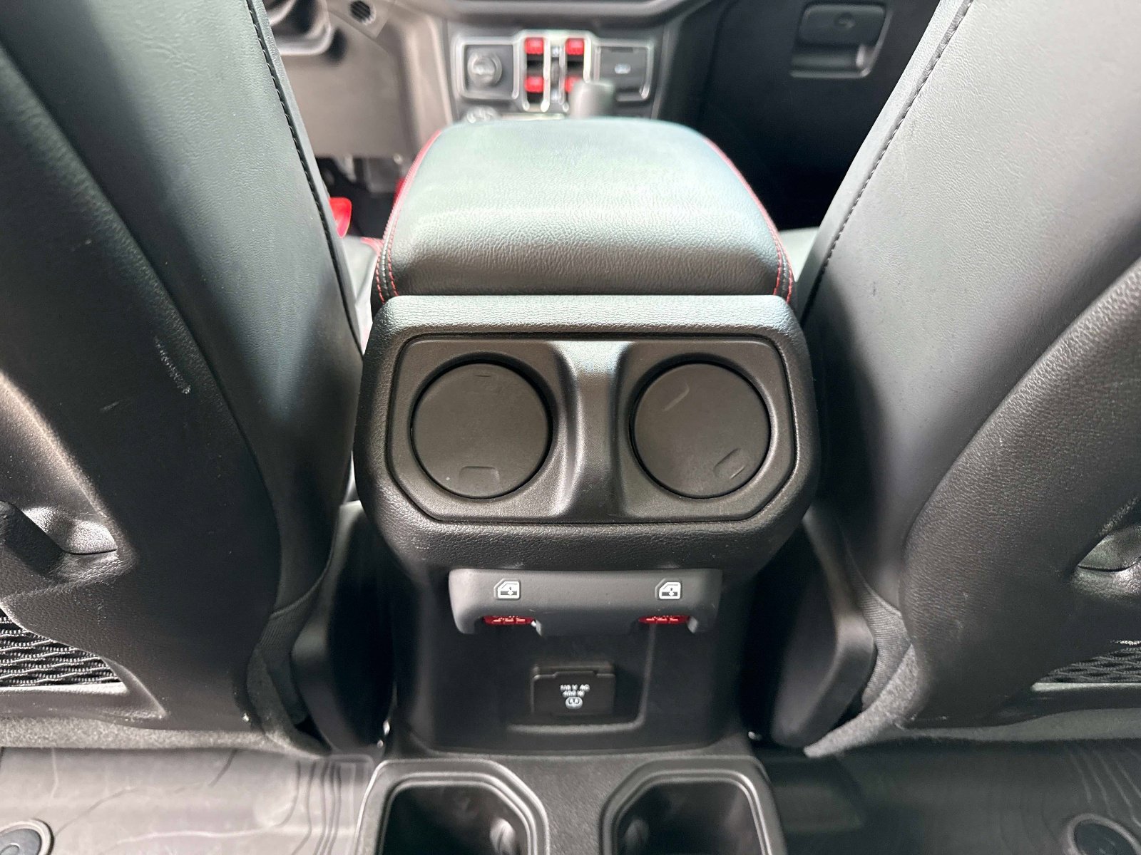 Used 2024 Jeep Gladiator Rubicon w/ Technology Group AWD/4WD image 17
