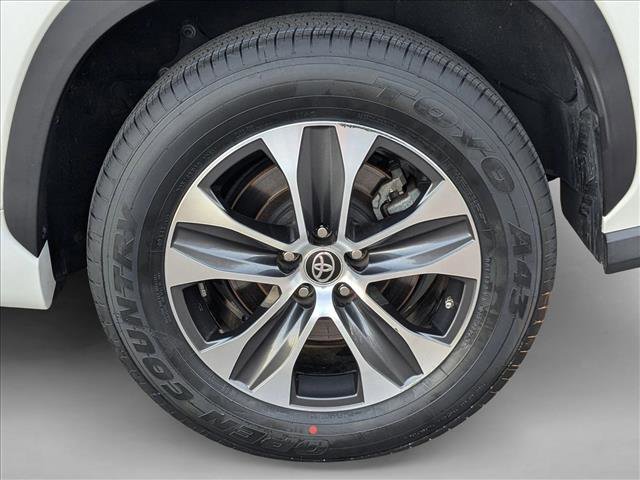Used 2020 Toyota Highlander XLE image 23