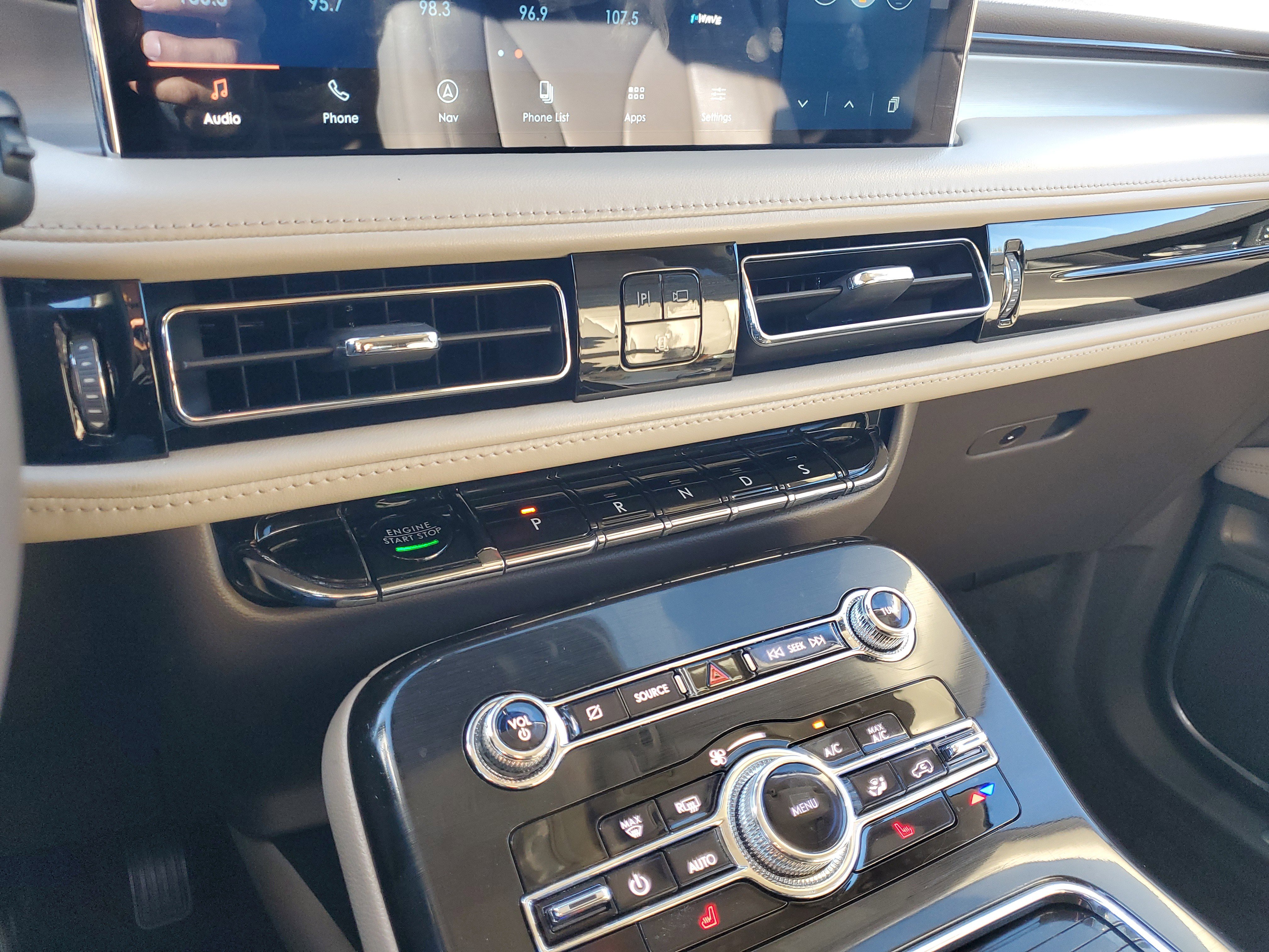 Used 2022 Lincoln Nautilus FWD w/ Premium Package image 22