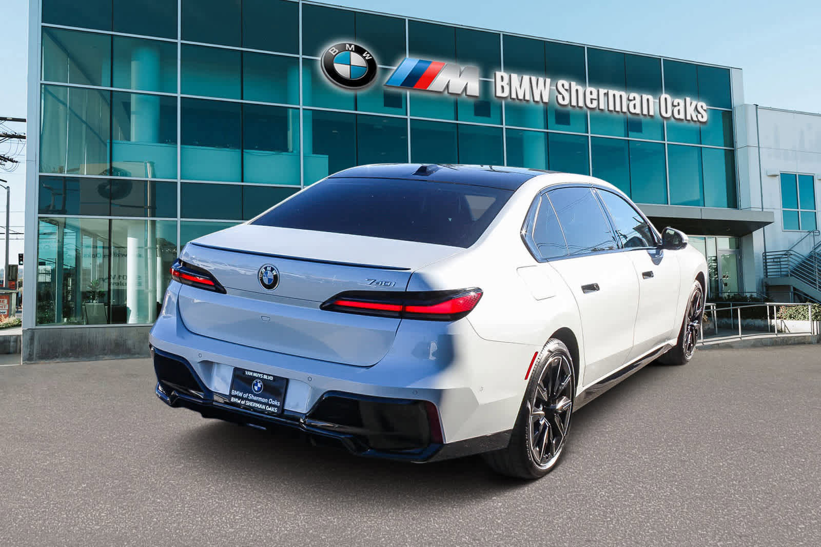 Used 2025 BMW 740i 740i w/ Premium Package image 4