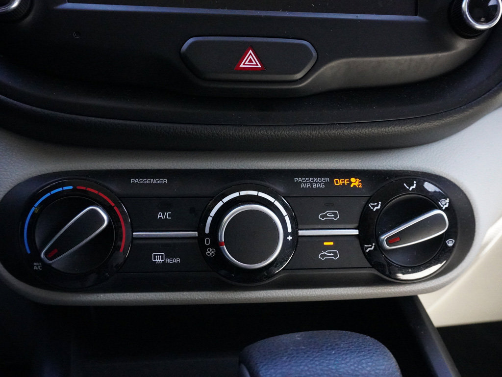 Used 2025 Kia Soul LX w/ LX Technology Package FWD image 39