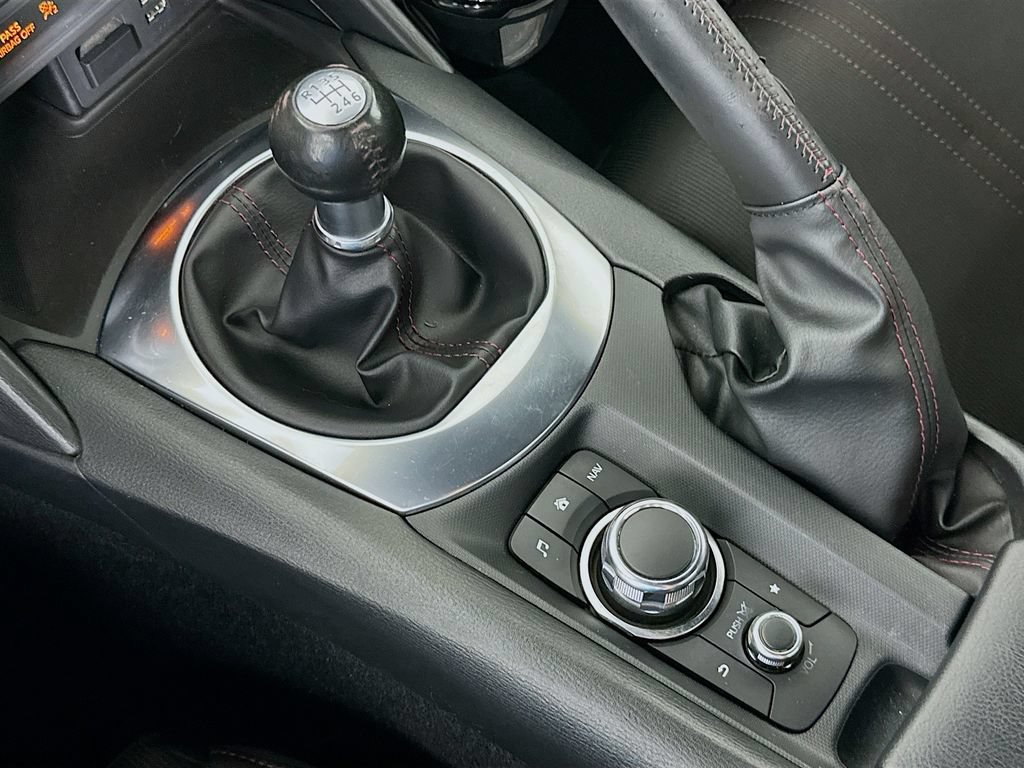 Used 2016 MAZDA MX-5 Miata Club RWD image 16