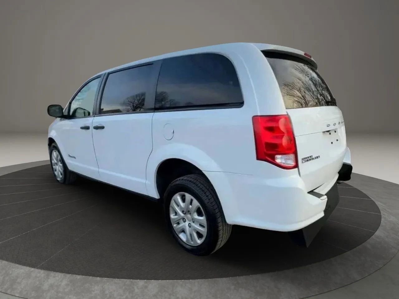 Used 2019 Dodge Grand Caravan SE FWD image 29