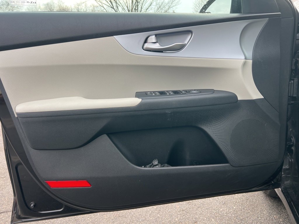 Certified 2023 Kia Forte LXS image 9