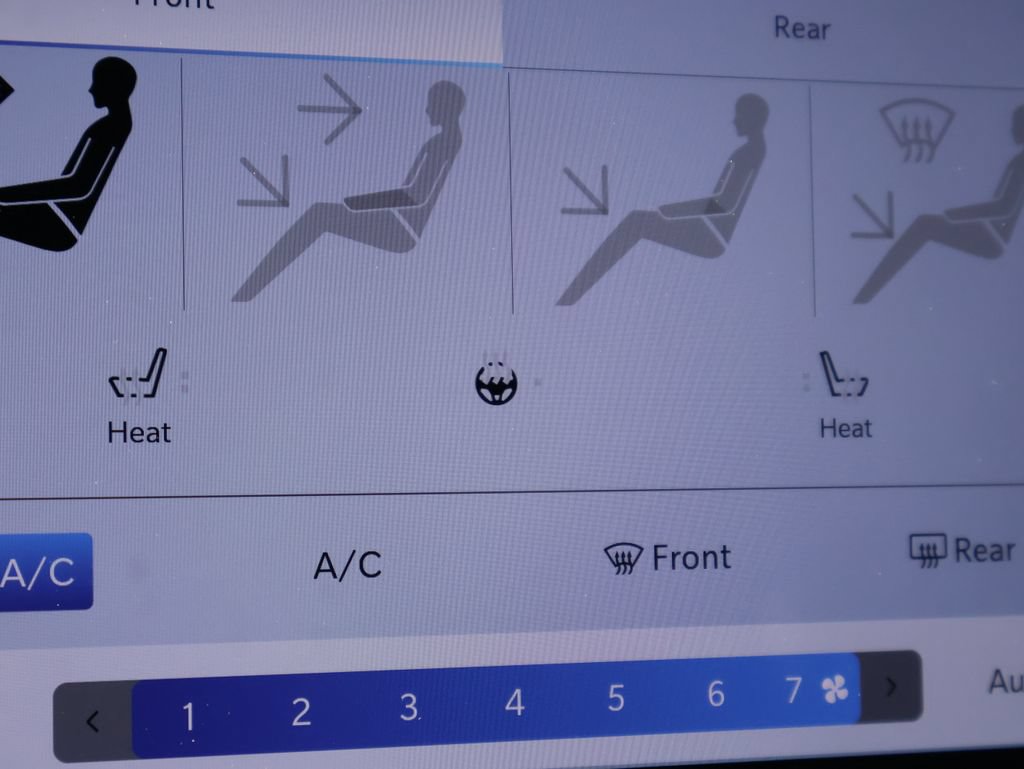 New 2026 Chrysler Pacifica Select FWD image 36