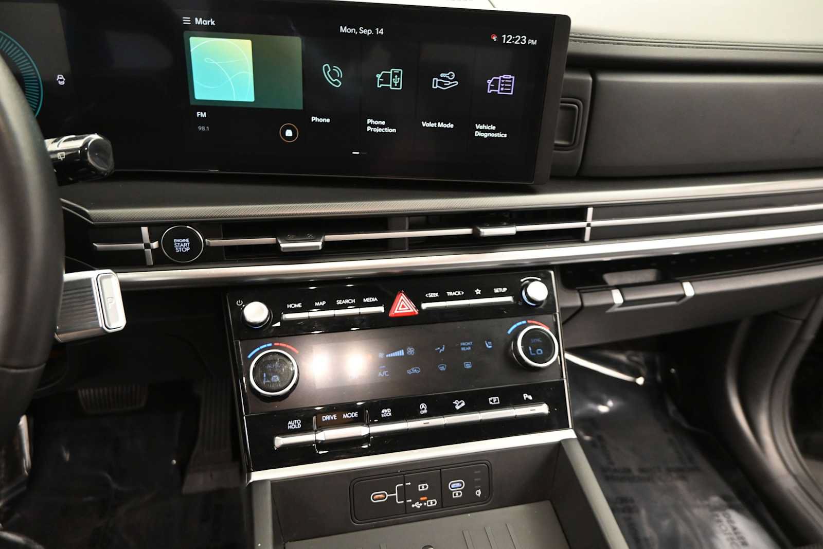 Certified 2025 Hyundai Santa Fe SEL AWD/4WD image 25