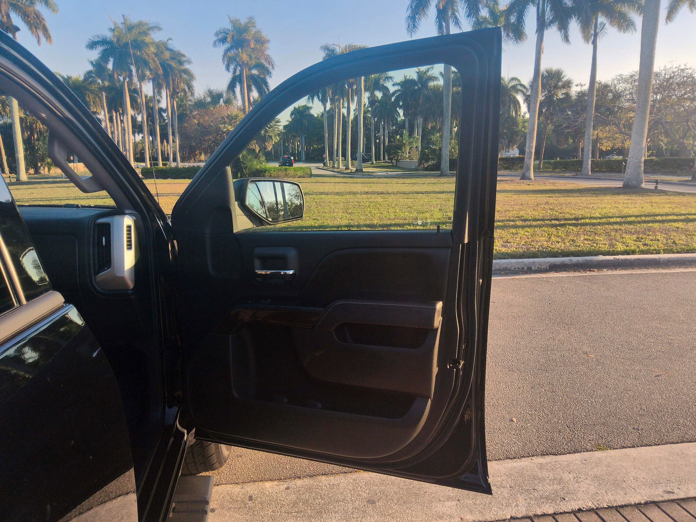 Used 2017 GMC Sierra 1500 SLE w/ SLE Value Package image 31