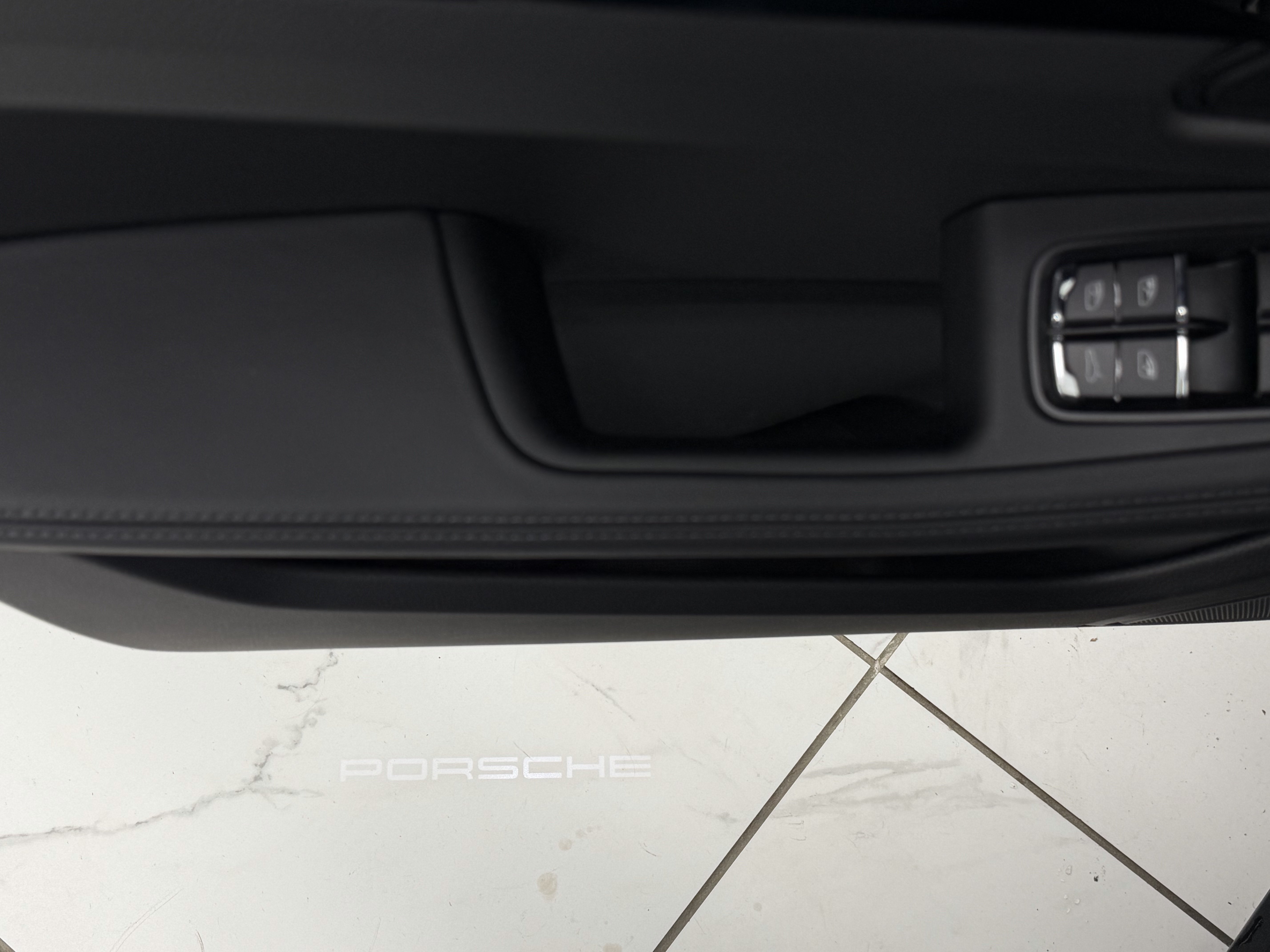 Certified 2026 Porsche Macan AWD/4WD image 28