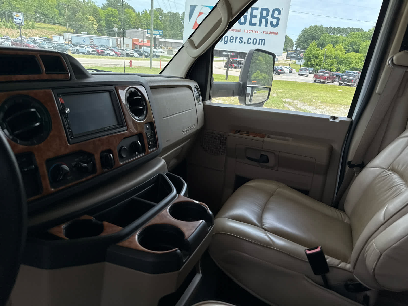 Used 2017 Ford E-450 and Econoline 450 Super Duty w/ Motorhome Prep Package RWD image 32