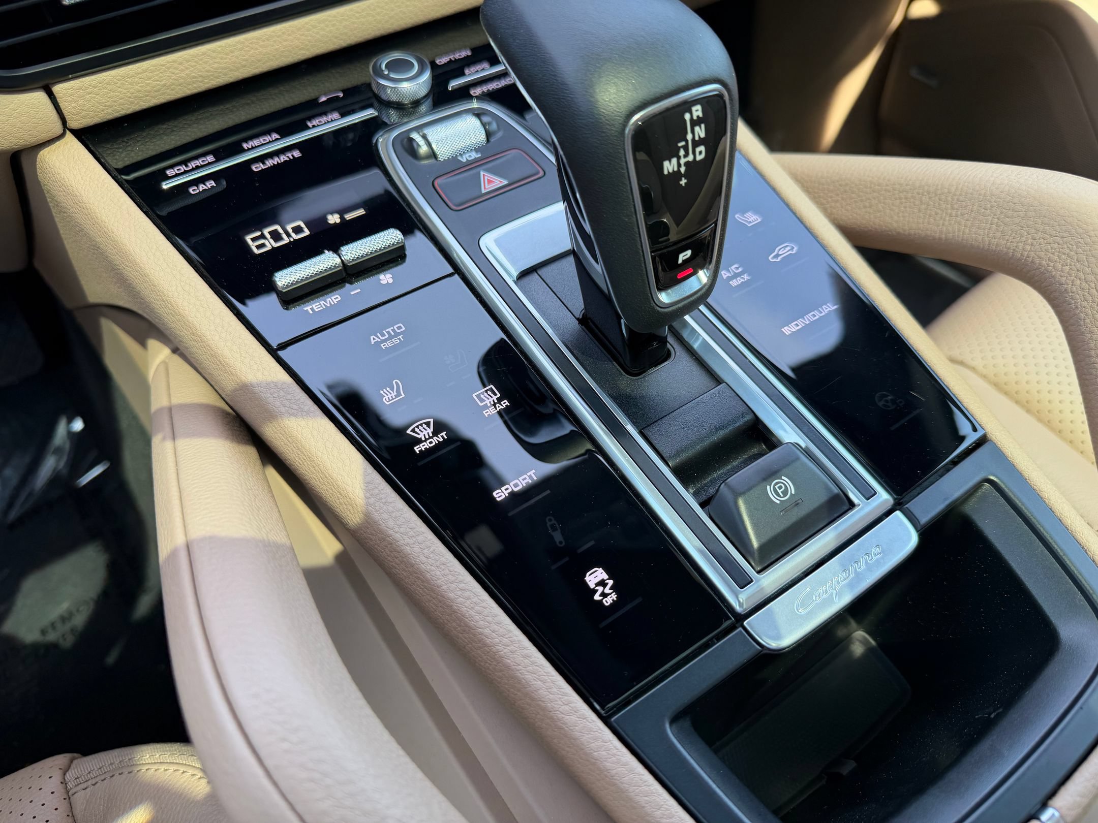Certified 2023 Porsche Cayenne AWD/4WD image 16