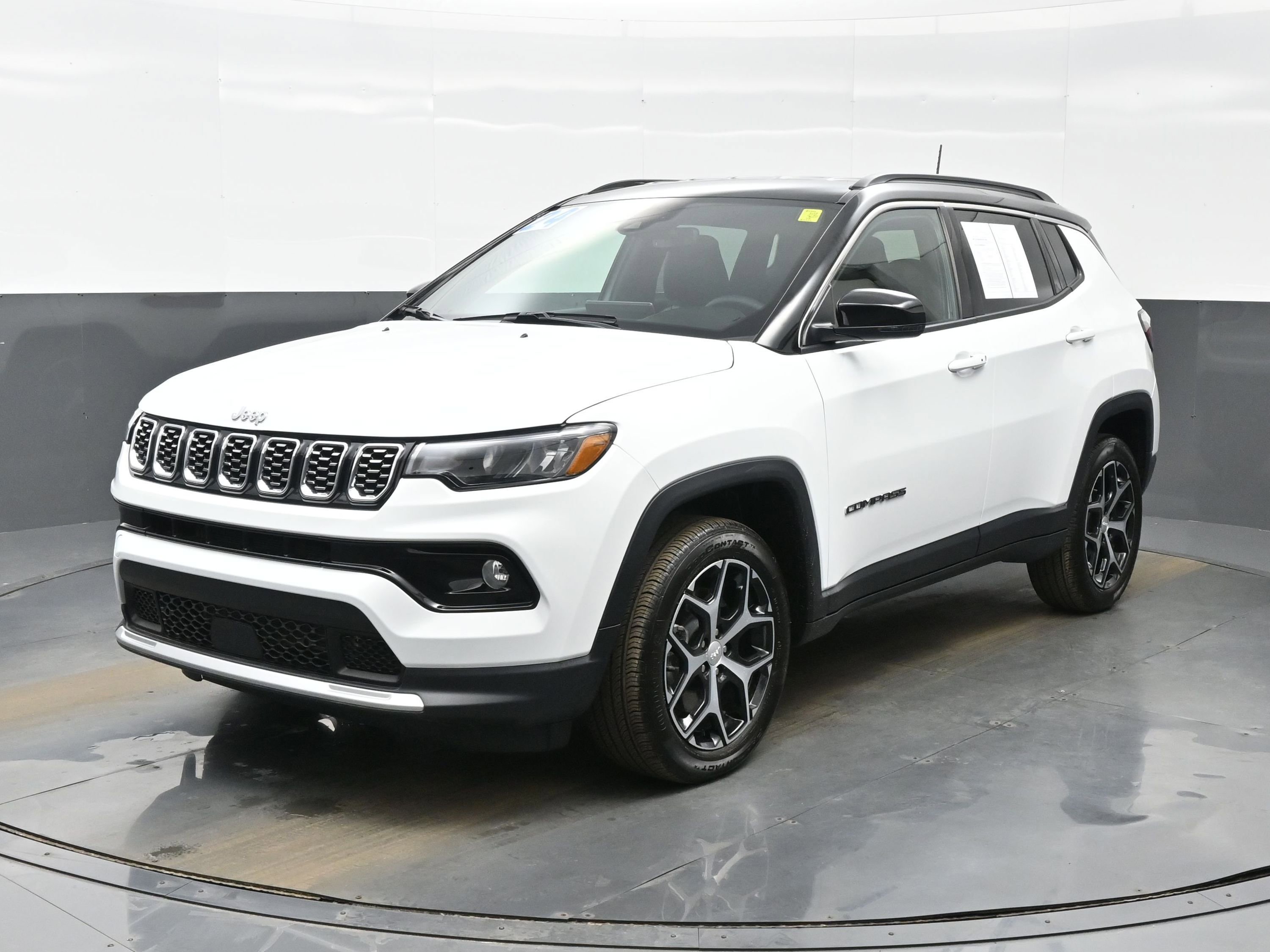 Used 2024 Jeep Compass Limited image 2
