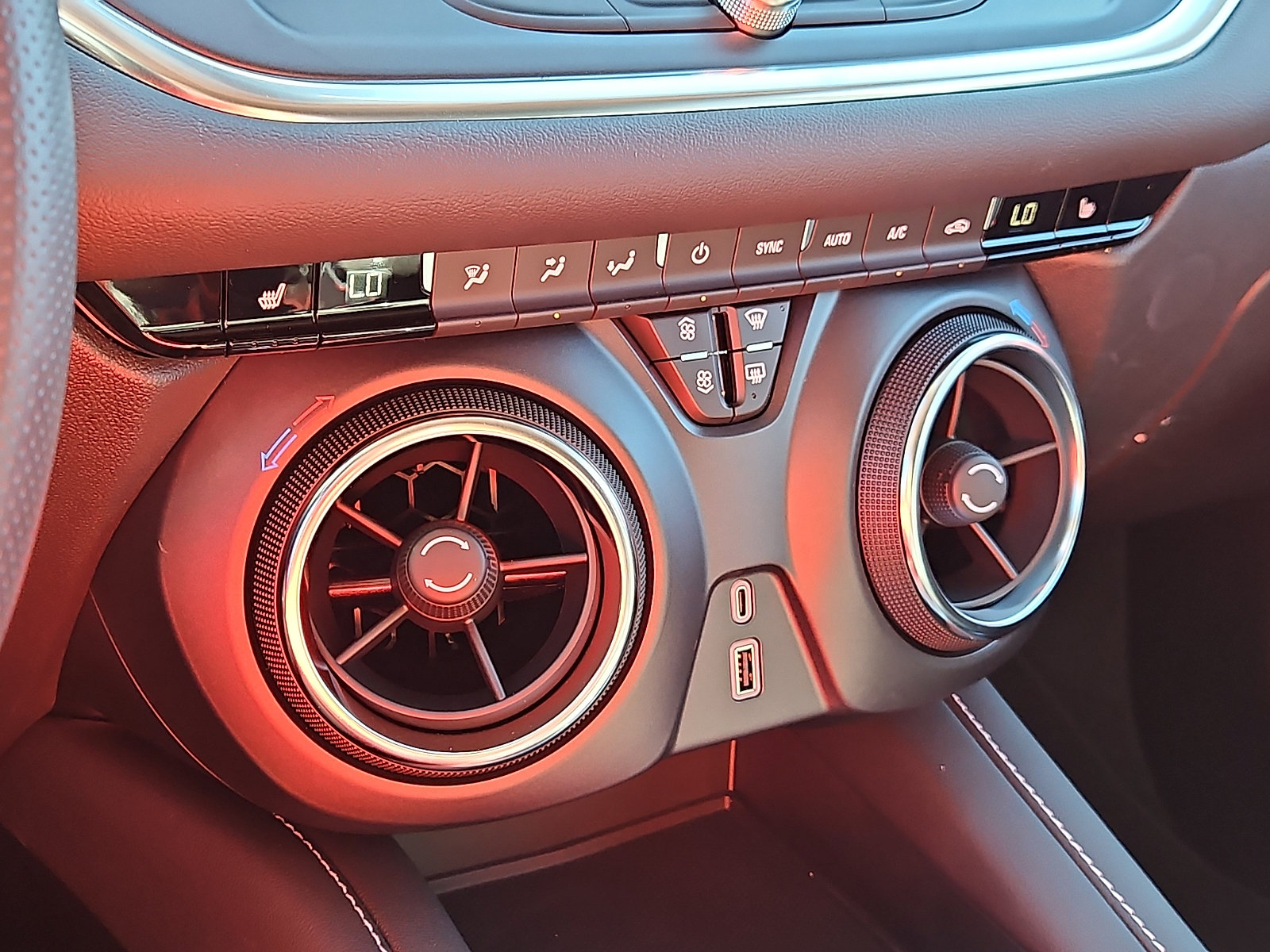 New 2026 Chevrolet Blazer LT w/ Midnight/Sport Edition FWD image 17
