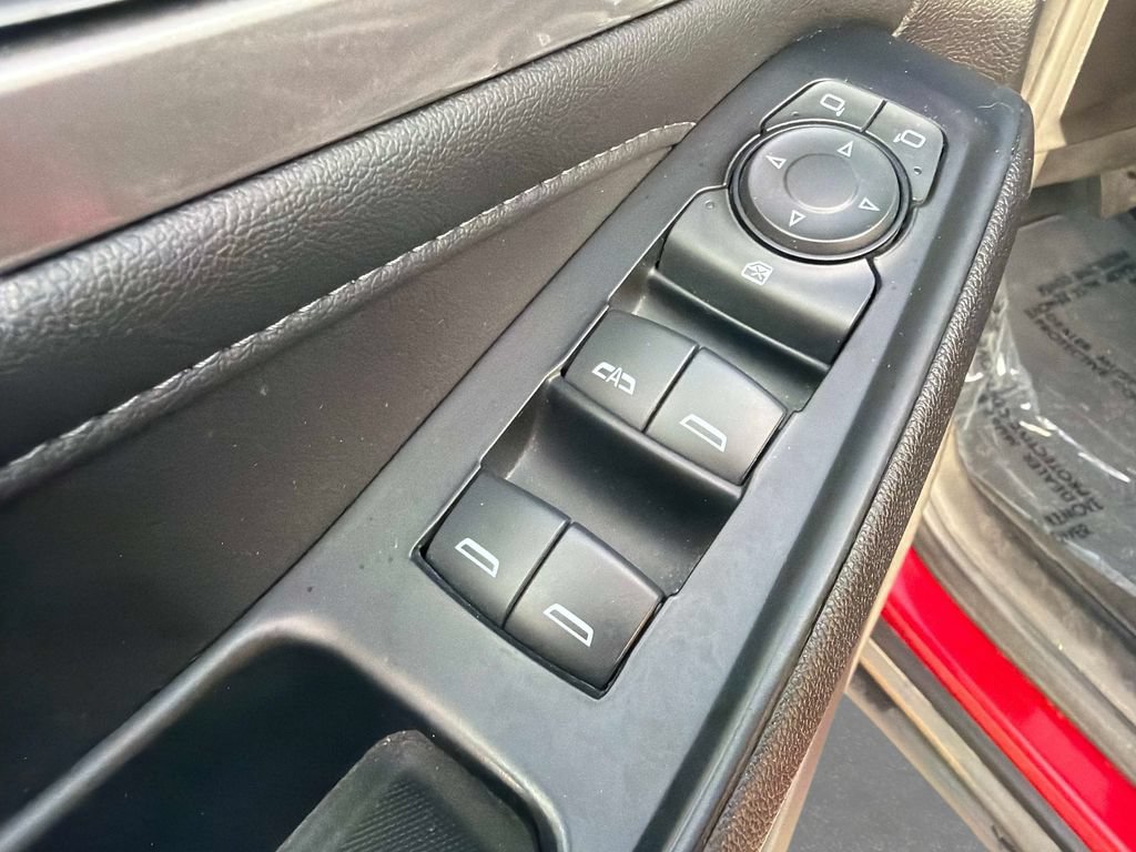 Used 2023 Chevrolet Traverse LT FWD image 19