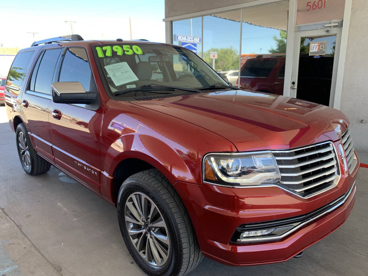 Used 2017 Lincoln Navigator Select AWD/4WD image 2